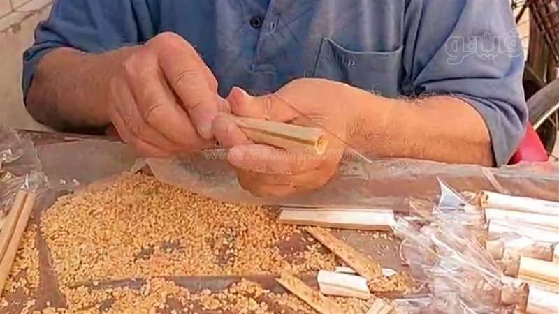 أقدم صانع وبائع عسلية