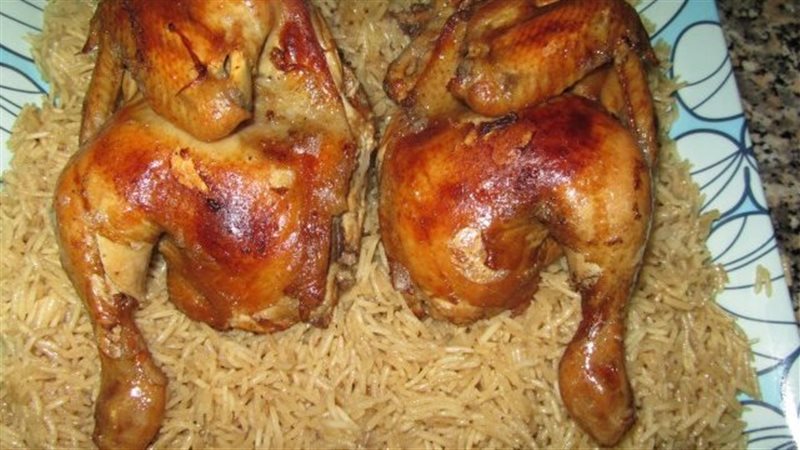 دجاج محشي بنكهة الفحم،