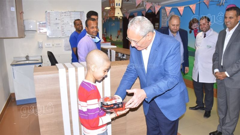 أثناء الاحتفال، فيتو