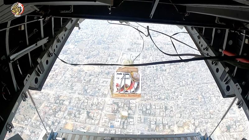 مصر تواصل إسقاط المساعدات