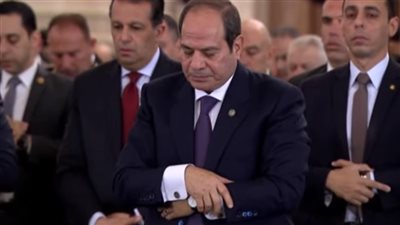  السيسي يؤدي صلاة عيد الفطر بمسجد مصر الكبير (بث مباشر)