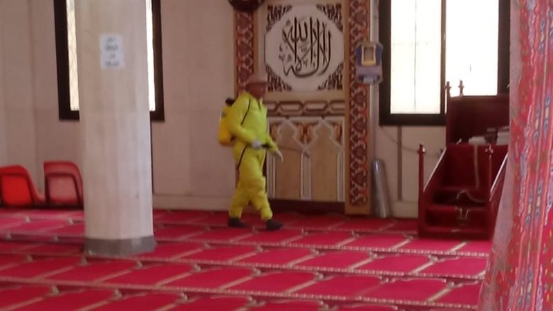تعقيم ساحات صلاة