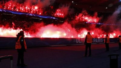 قبل موقعة الليلة، جماهير باريس سان جيرمان تهاجم فندق لاعبي برشلونة (فيديو)