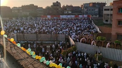 الرياضة: ملايين المواطنين يؤدون الصلاة ويحتفلون بالعيد في مراكز الشباب