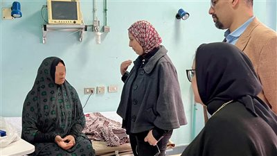 وكيل وزارة الصحة بالإسكندرية تطمئن على صحة مصابي غزة ومرافقيهم (صور)