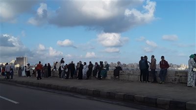 إقبال كبير على كورنيش البحر بالإسكندرية فى ثانى أيام عيد الفطر المبارك