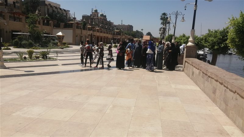 توافد المواطنين على