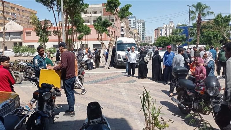 جانب من إقبال المواطنين