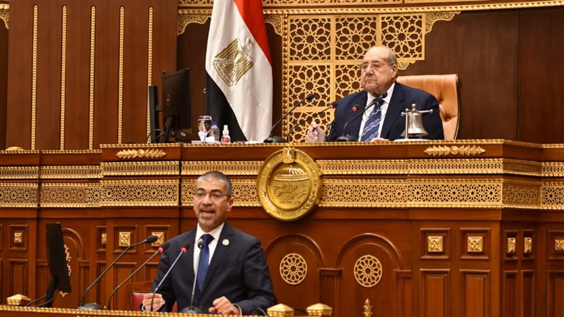 مناقشة ملف التأمين