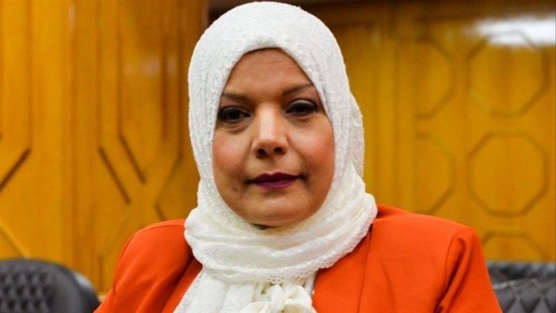 آمال محمود رئيس المجلس