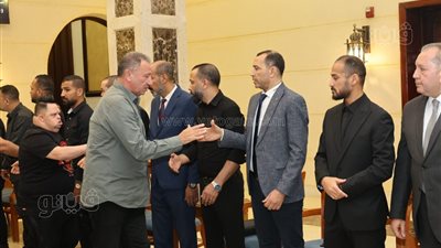 الخطيبب ونجوم الأهلي يقدمون واجب العزاء في وفاة والد وليد سليمان (صور)