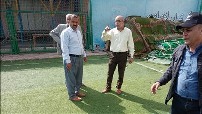 مدير الشباب والرياضة بالإسماعيلية يتفقد ملعب النجيل الصناعي بالقصاصين (صور) 