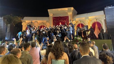 حكيم يشعل حفل نجل محمد فؤاد بـ