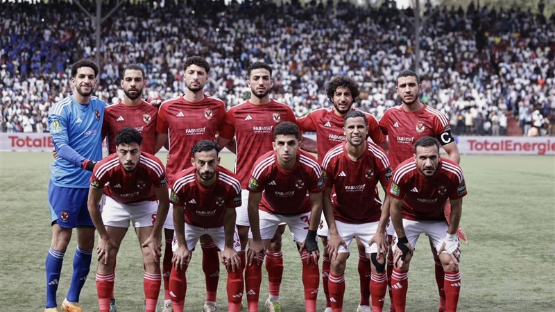 فريق الكرة بالنادي