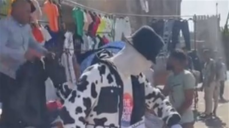 بائع في سوق الجمعة