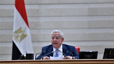 نائب يحذر من العودة لـ«سلق القوانين»، ورئيس المجلس يرد