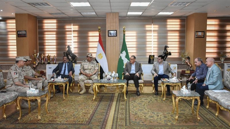 محافظ الشرقية يستقبل