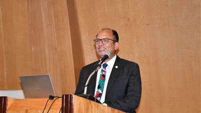 رئيس جامعة حلوان يستكمل سلسلة اللقاءات مع الكيانات الاستراتيجية