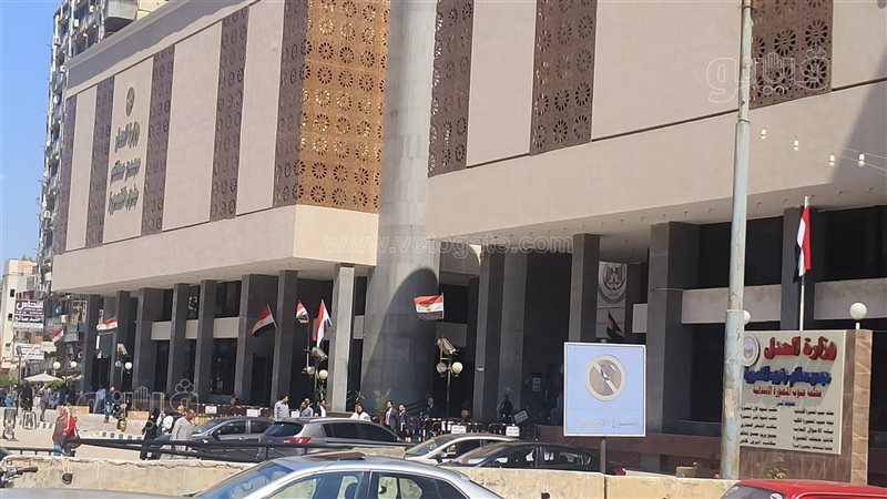 تعزيزات أمنية بمجمع