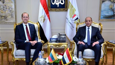 وزير الطيران يبحث مع وزير النقل بجمهورية ليتوانيا أوجه التعاون