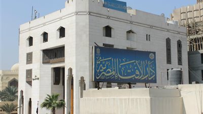 في الدنيا والآخرة، دار الإفتاء تكشف مصير محتكري السلع