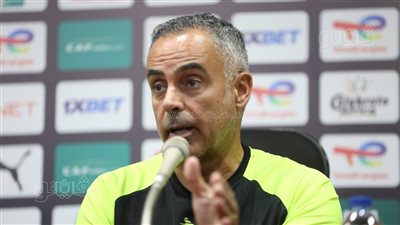 جوميز يحاضر لاعبي الزمالك استعدادا لمواجهة دريمز