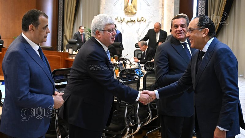 رئيس الحكومة والوزراء،