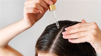 وصفة الزيوت الطبيعية لتغذية الشعر من الجذور وتعزيز لمعانه