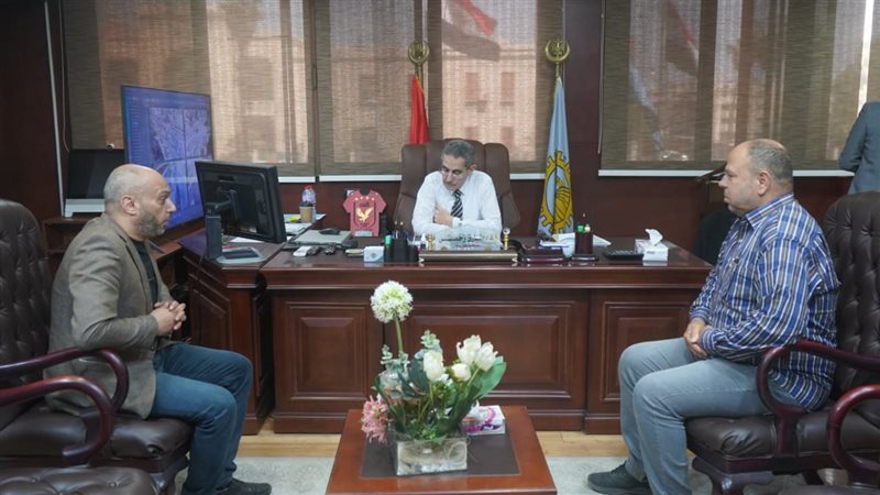 محافظ الغربية يناقش