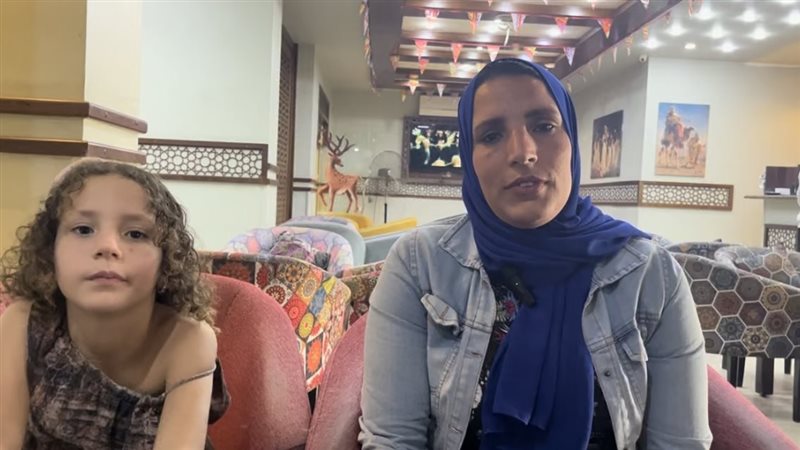 الطفلة جوري ووالدتها،فيتو