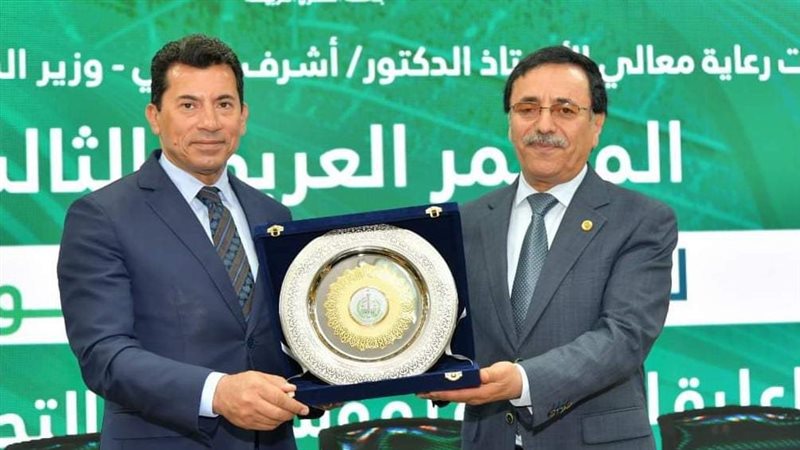 وزير الرياضة وياسر