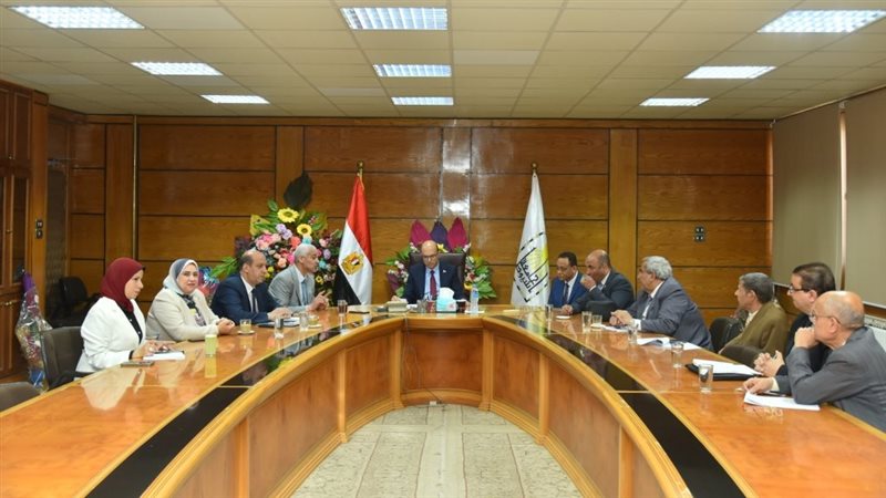 اجتماع رئيس جامعة