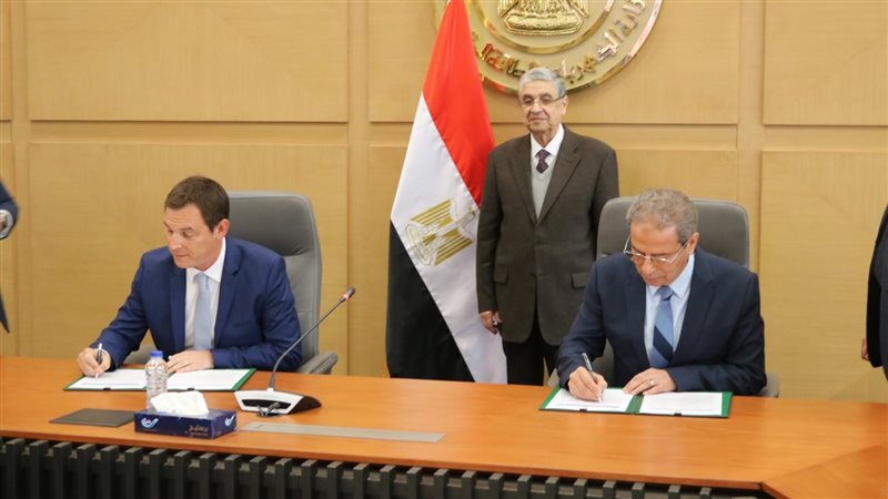 توقيع عقود تحسين