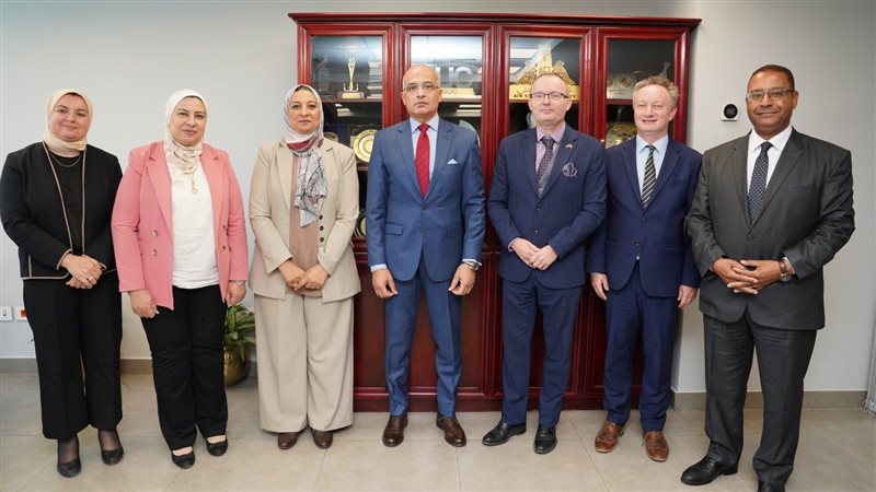 جامعة عين شمس، فيتو
