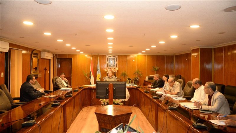 اجتماع محافظ أسيوط،