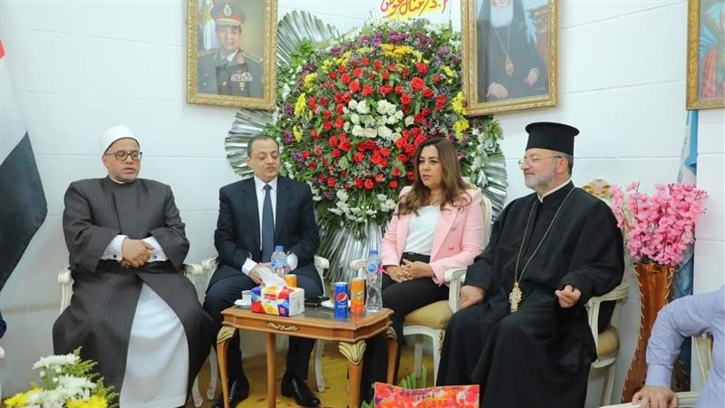 محافظ دمياط تهنئ