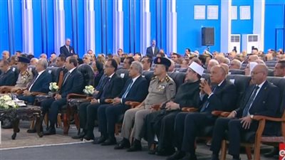  السيسي يشاهد فيلمًا تسجيليًا بعنوان «سواعد الوطن» خلال حفل عيد العمال