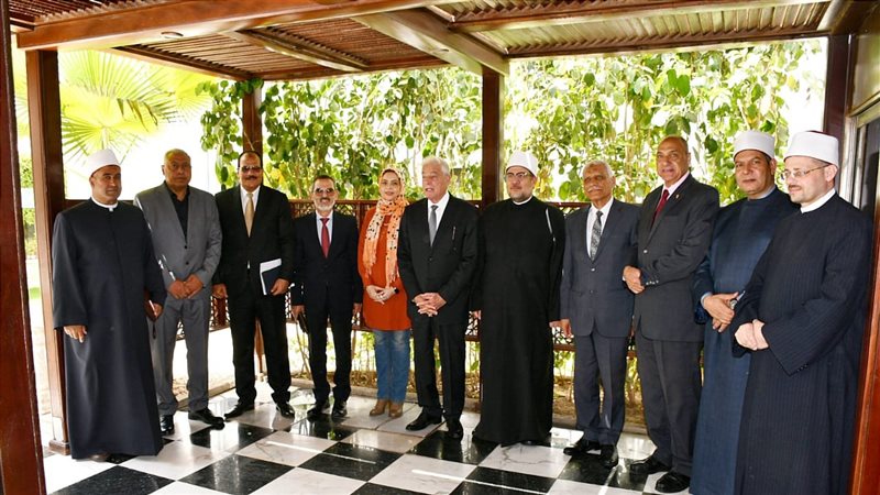 وزير الأوقاف ومحافظ