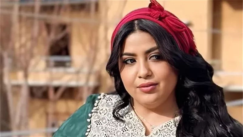 الفنانة زينب العبد،