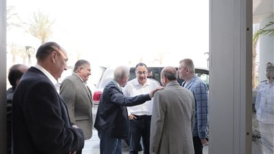 مدبولي يتفقد مبنى مجلس مدينة شرم الشيخ الجديد ومبني خدمات مصر 