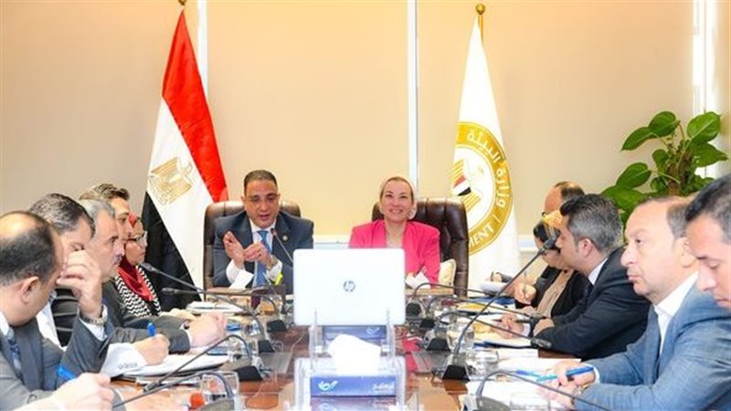 اجتماع وزيرة البيئة