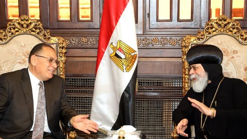 المحافظ يُهنئ أسقف