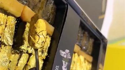 سعره 325 ألف جنيه، ورق العنب المطلي بالذهب يثير الغضب، والنشطاء: ما يرضيش ربنا  