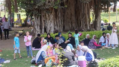 القناطر الخيرية كاملة العدد، الأسر تتصدر مشهد الاحتفال بشم النسيم (صور) 
