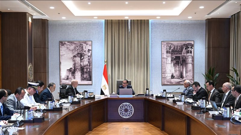رئيس الوزراء خلال