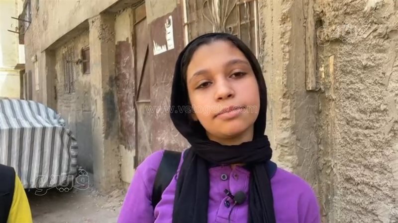 طالبة بالصف الثاني