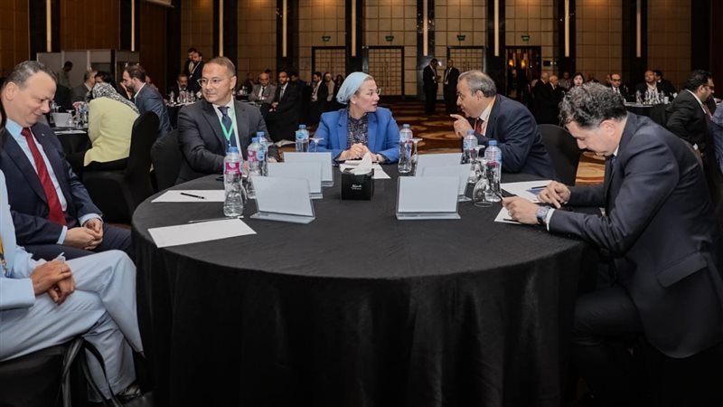 وزيرة البيئة تستعرض