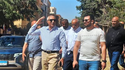نائب رئيس هيئة المجتمعات العمرانية يتابع سير العمل بمشروعات العاشر من رمضان وبدر