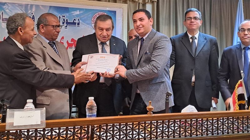 فوز رسالة دكتوراه