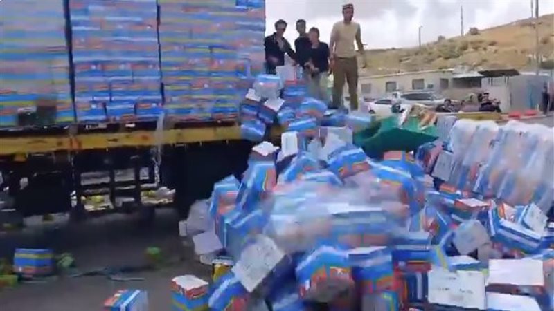 سرقة المستوطنين لشاحنات
